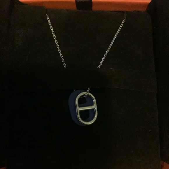 Hermes O’Maillon Pendant in box - Picture 2 of 4